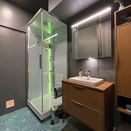 4 Family And Air-conditioned Paris